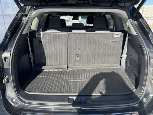 Used 2022 Toyota Highlander LE image 39