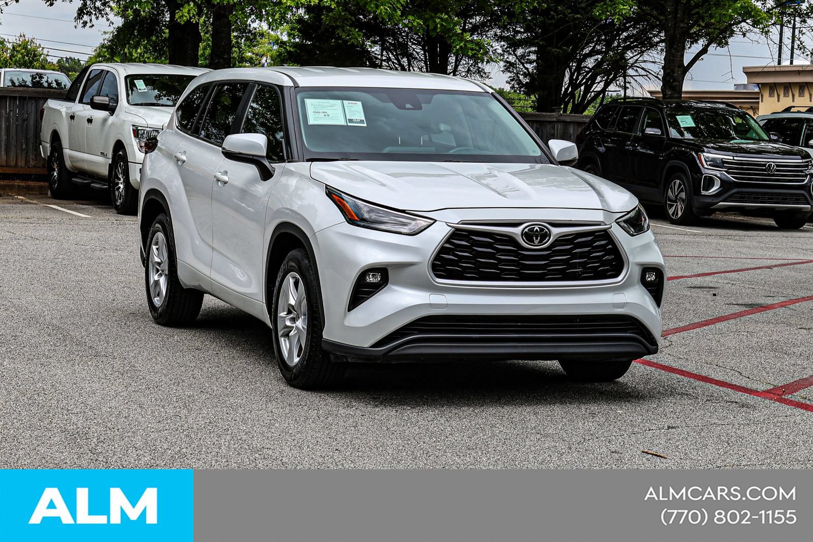 Used 2024 Toyota Highlander LE FWD image 5
