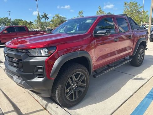 Used 2025 Chevrolet Colorado Trail Boss w/ Midnight Edition AWD/4WD image 2