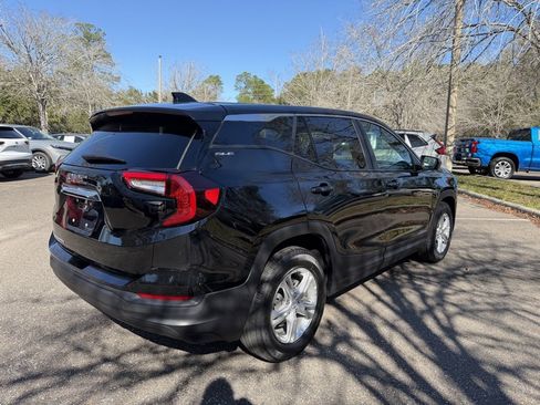 Used 2024 GMC Terrain SLE image 6