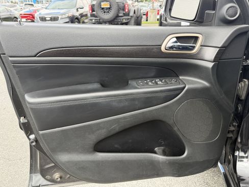 Used 2014 Jeep Grand Cherokee Altitude AWD/4WD image 10