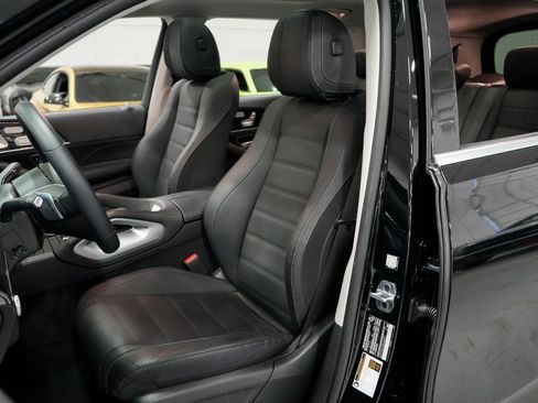 Used 2024 Mercedes-Benz GLS 450 4MATIC image 9