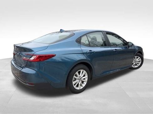 Used 2025 Toyota Camry LE image 8