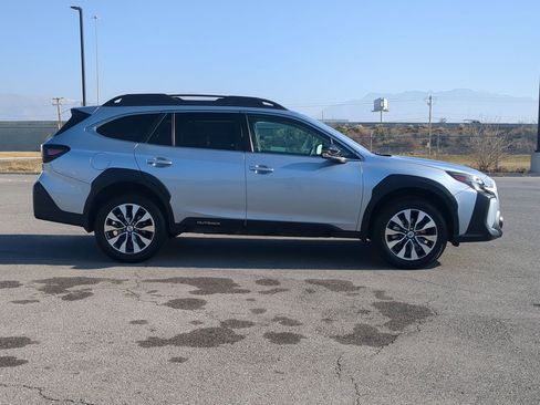 Used 2025 Subaru Outback Limited AWD/4WD image 2