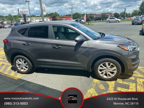 Used 2020 Hyundai Tucson SE image 3