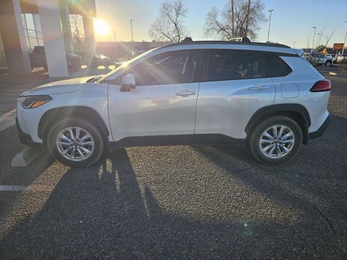 Used 2023 Toyota Corolla Cross LE w/ Moonroof Package image 2