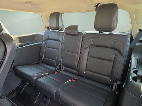 Certified 2025 Lincoln Navigator Reserve AWD/4WD image 8