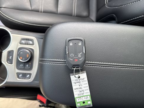 Used 2022 GMC Terrain Denali w/ LPO, Floor Liner Package AWD/4WD image 28