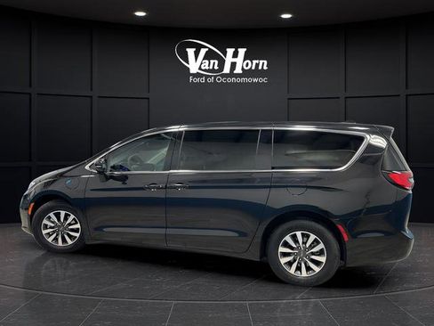 Used 2022 Chrysler Pacifica Touring-L FWD image 4