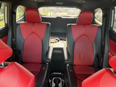 Used 2022 Toyota Highlander XSE FWD image 10