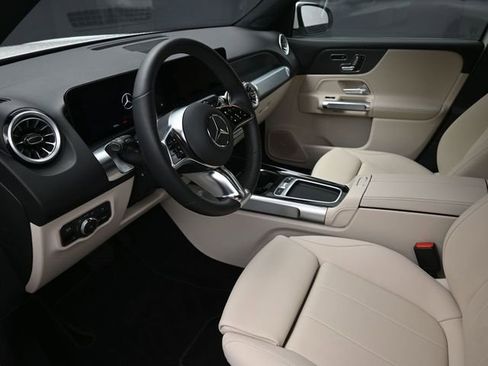 Used 2024 Mercedes-Benz EQB 250+ image 19