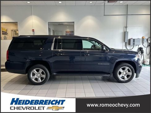 Used 2020 Chevrolet Suburban LT w/ Luxury Package AWD/4WD image 2