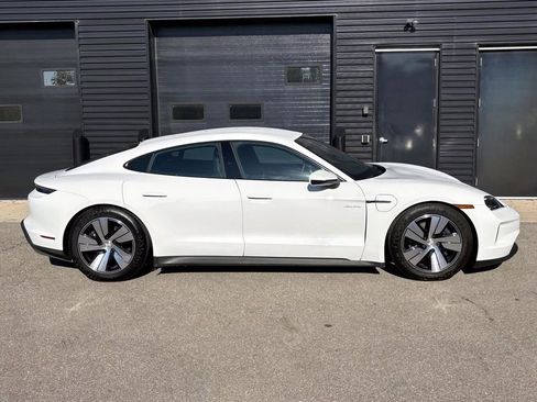 Used 2025 Porsche Taycan image 11