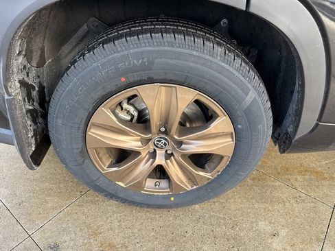 Used 2022 Toyota Highlander Bronze Edition image 9