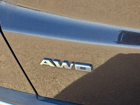 Used 2018 Cadillac XT5 Luxury w/ Driver Awareness Package image 17