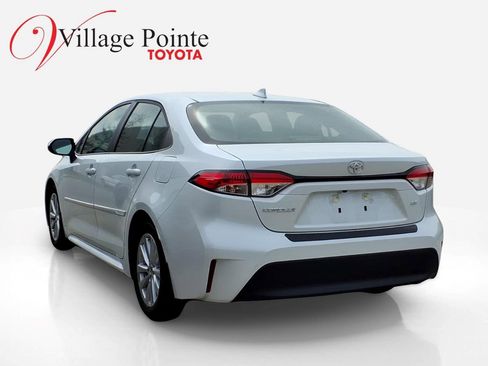 Used 2024 Toyota Corolla LE w/ LE Premium Package FWD image 5