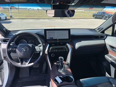 Certified 2024 Toyota Venza XLE image 14