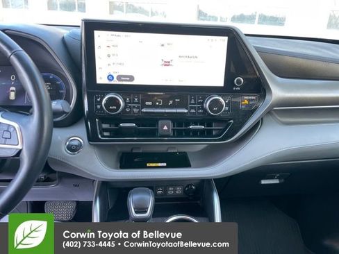 Used 2023 Toyota Highlander Limited image 17