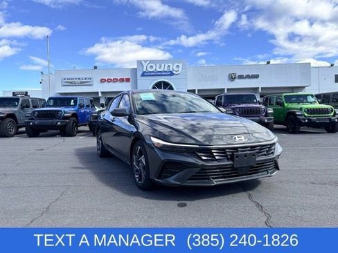 Used 2024 Hyundai Elantra SEL w/ Convenience Package image 2