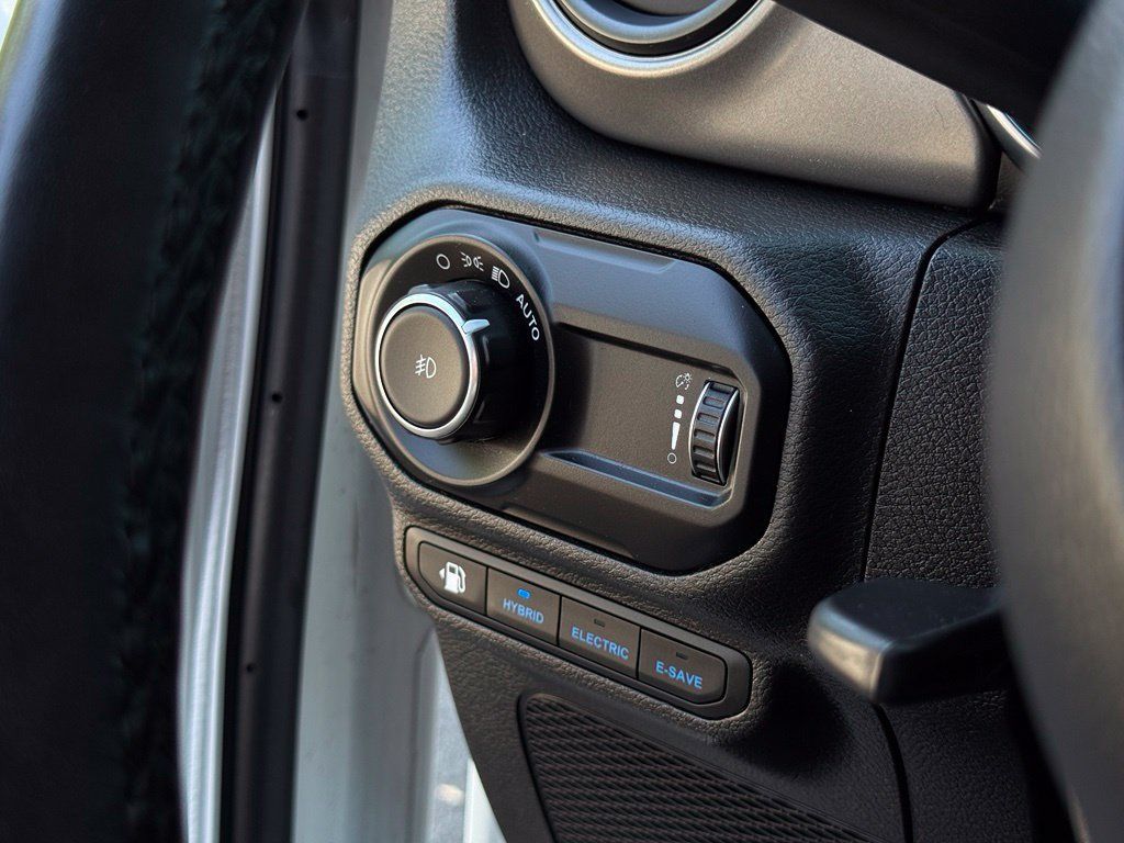 Used 2023 Jeep Wrangler Unlimited w/ Cold Weather Group AWD/4WD image 24