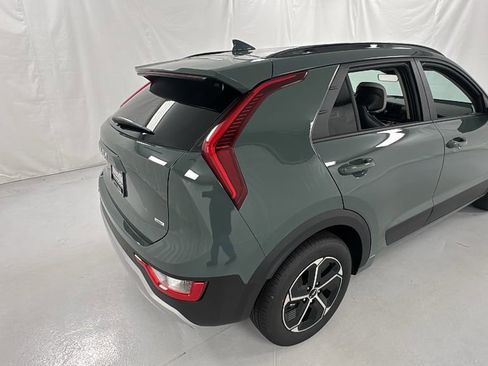 New 2025 Kia Niro EX image 3