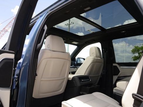 Used 2026 Cadillac Escalade Sport RWD image 28