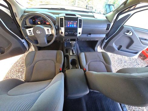 Used 2019 Nissan Frontier SV image 16