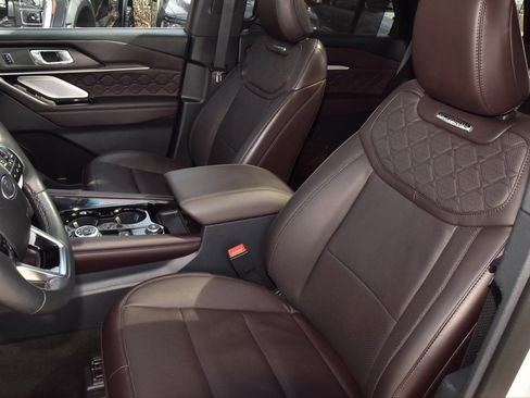 Certified 2025 Ford Explorer Platinum w/ Ultimate Package image 34