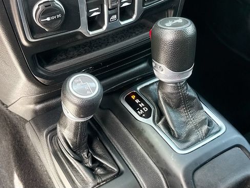 Used 2023 Jeep Wrangler Unlimited Sport AWD/4WD image 18