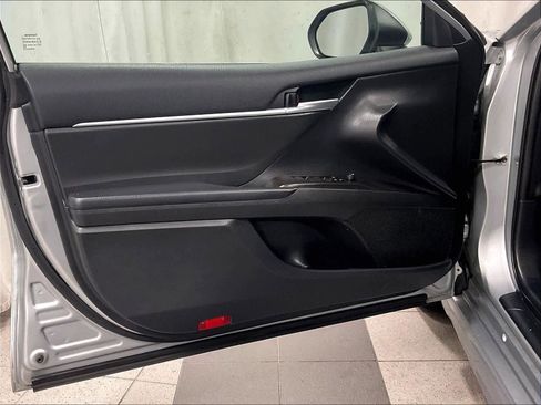 Used 2023 Toyota Camry SE image 9