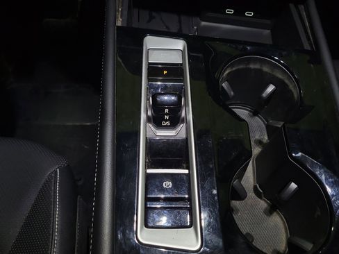 Used 2024 Volkswagen Atlas SE w/ Panoramic Sunroof Package image 37