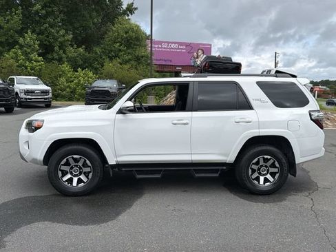 Used 2022 Toyota 4Runner TRD Off-Road Premium w/ Moonroof Package AWD/4WD image 10