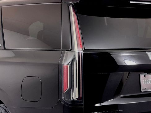 Used 2023 Cadillac Escalade Sport Platinum w/ LPO, ONYX Package AWD/4WD image 36