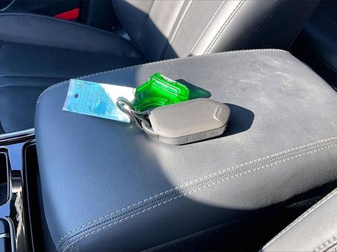 Used 2025 Kia Sorento SX image 10