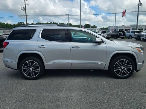 Used 2017 GMC Acadia Denali w/ Technology Package FWD image 6