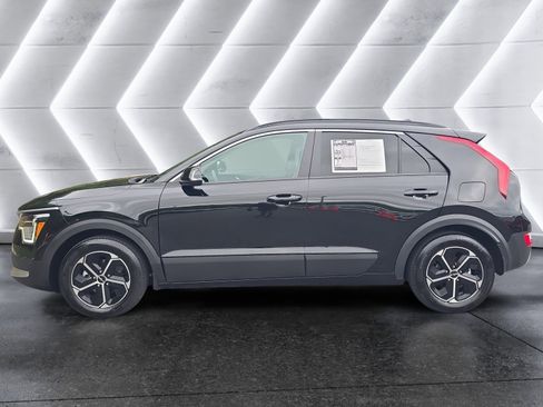 Used 2025 Kia Niro EX FWD image 2
