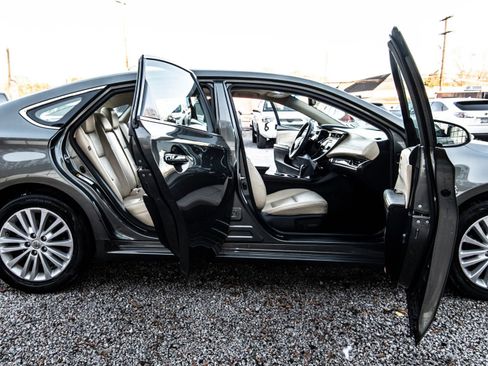 Used 2013 Toyota Avalon XLE Premium image 18