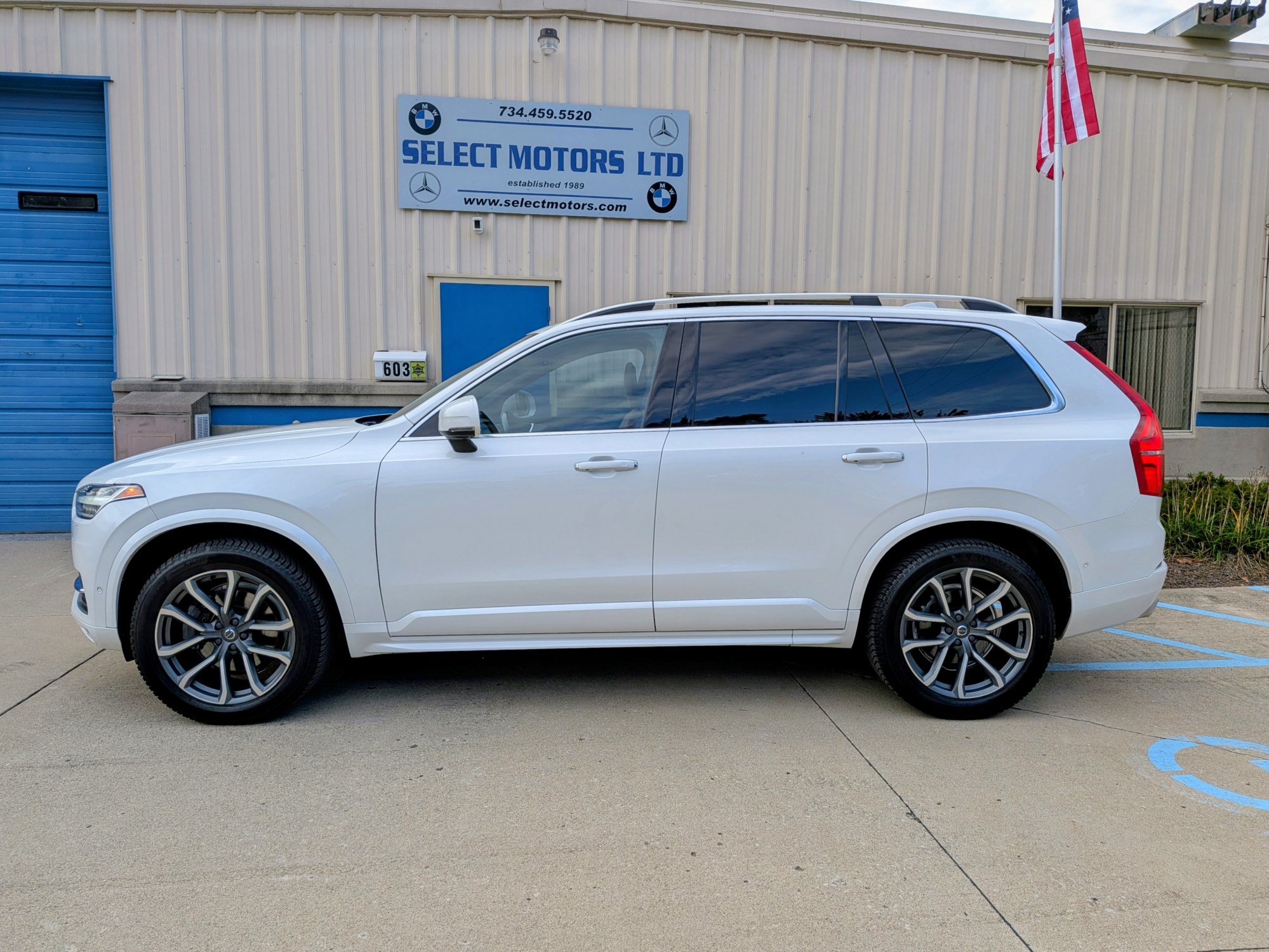 Used 2019 Volvo XC90 T6 Momentum w/ Advanced Package AWD/4WD image 3