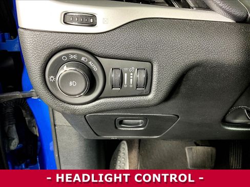 Used 2017 Jeep Cherokee Trailhawk w/ Cold Weather Group AWD/4WD image 36