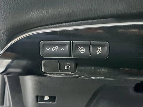 Used 2022 Toyota Prius FWD image 10