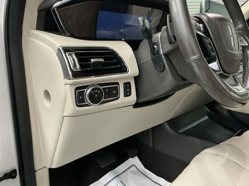 Used 2018 Lincoln Navigator Select w/ Technology Package image 25