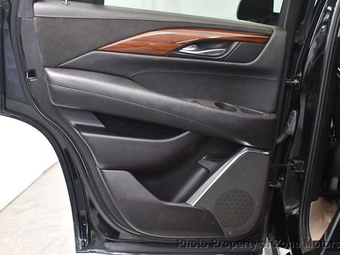 Used 2015 Cadillac Escalade Premium image 23