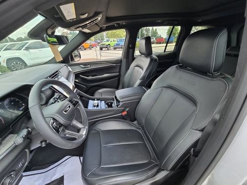 New 2025 Jeep Grand Cherokee Overland AWD/4WD image 25