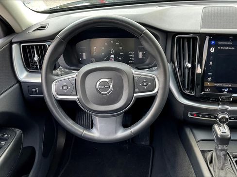 Used 2019 Volvo XC60 T5 Momentum FWD image 6