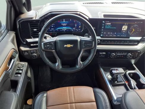 Used 2024 Chevrolet Silverado 1500 High Country w/ High Country Premium Package AWD/4WD image 5