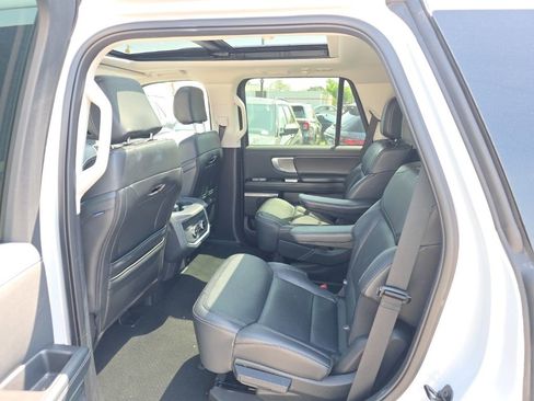 Certified 2025 Ford Expedition Platinum image 5