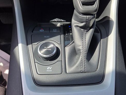 Used 2025 Toyota RAV4 LE image 19