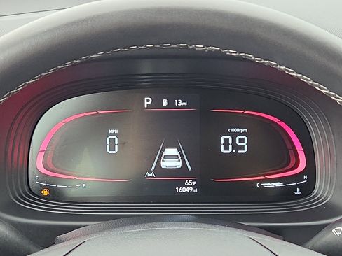 Used 2025 Hyundai Venue SEL FWD image 23