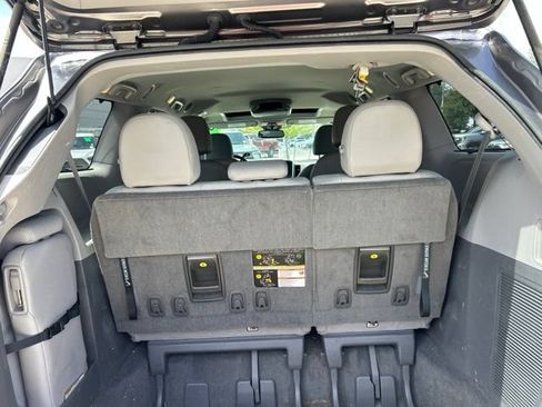 Used 2019 Toyota Sienna XLE w/ XLE Navigation Package FWD image 9