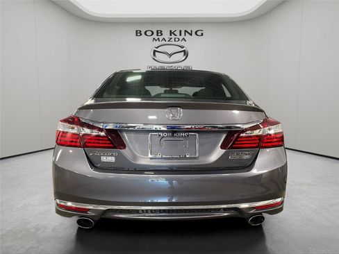Used 2017 Honda Accord Sport Special Edition image 4